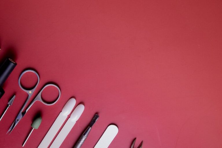 Wie wählt man die richtigen Materialien für die Maniküre aus