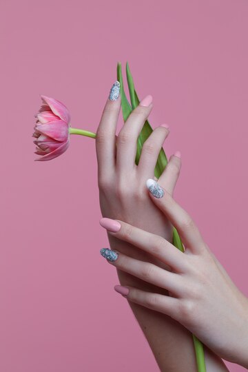 Naildesign für verschiedene Jahreszeiten: Trends und Ideen