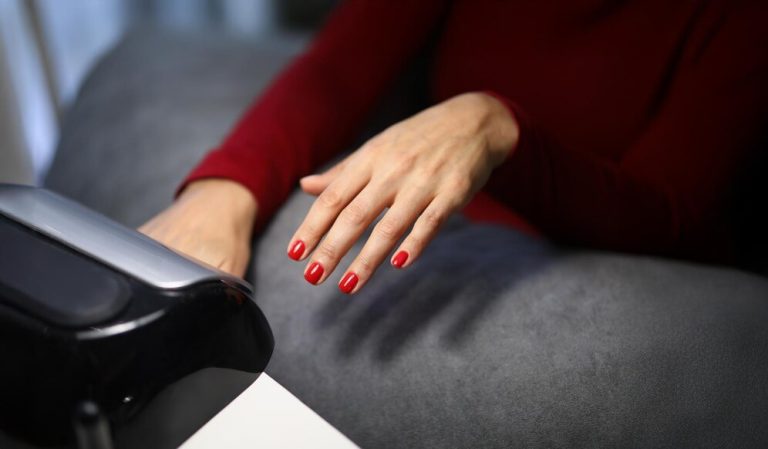 Nagelbearbeitung für unterschiedliche Nageltypen