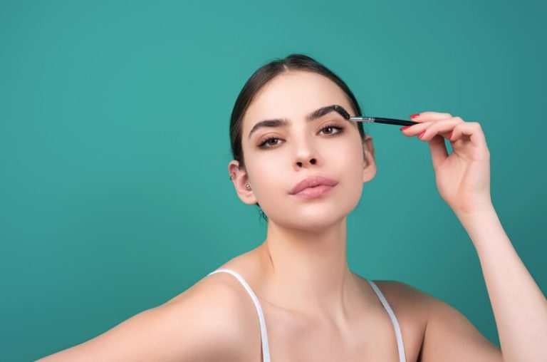 Wie man ausdrucksstarke Augenbrauen gestaltet