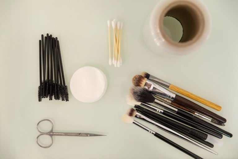 Auswahl der richtigen Werkzeuge für das Brow-Lifting: Ein umfassender Leitfaden für Profis