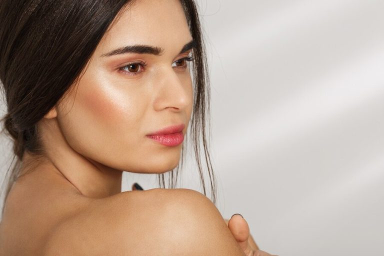 Geheimnisse strahlender Haut: Highlighter und ihre richtige Anwendung