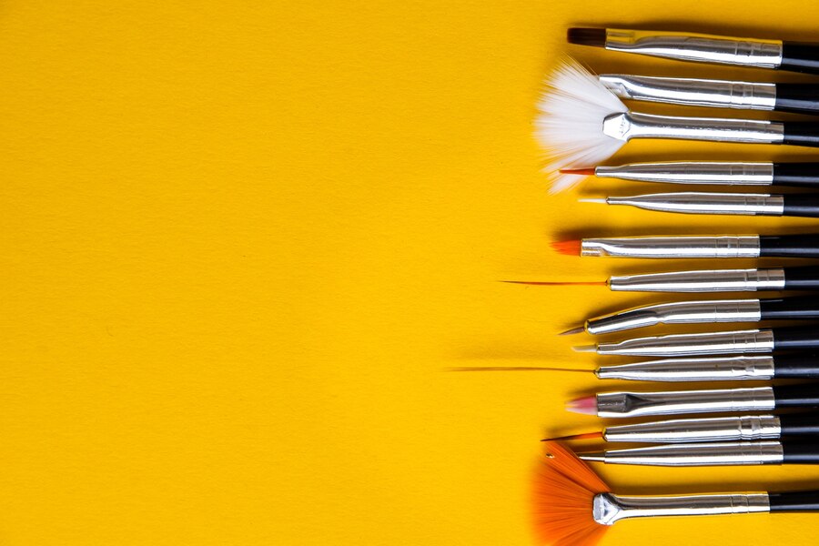 Die Rolle der Pinsel bei der Nagelverlängerung: Wie wählt man den richtigen Pinsel?