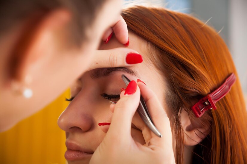 Wie erkennt man Fehler in der Augenbrauenarchitektur?