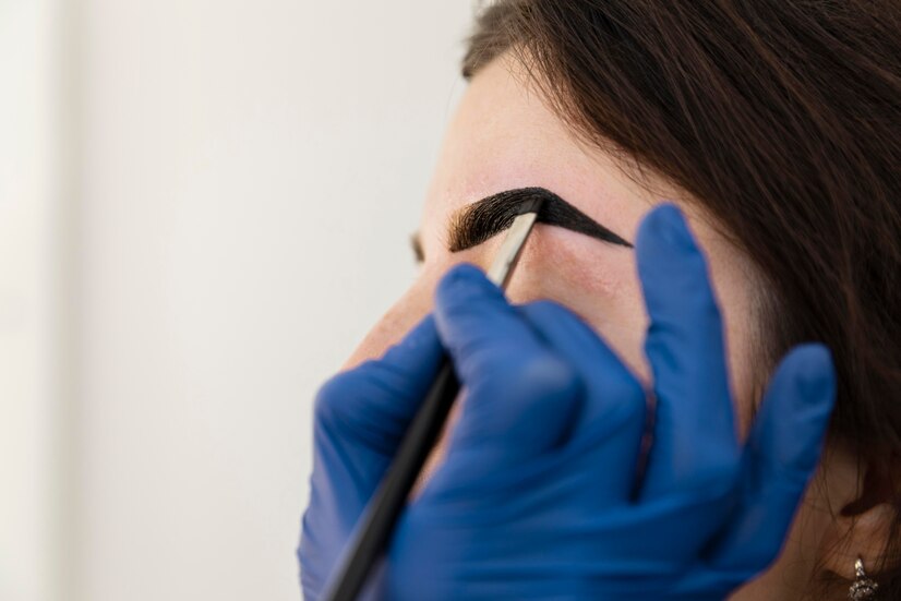 Grundlagen der Arbeit mit Henna: Anwendung und Pflege