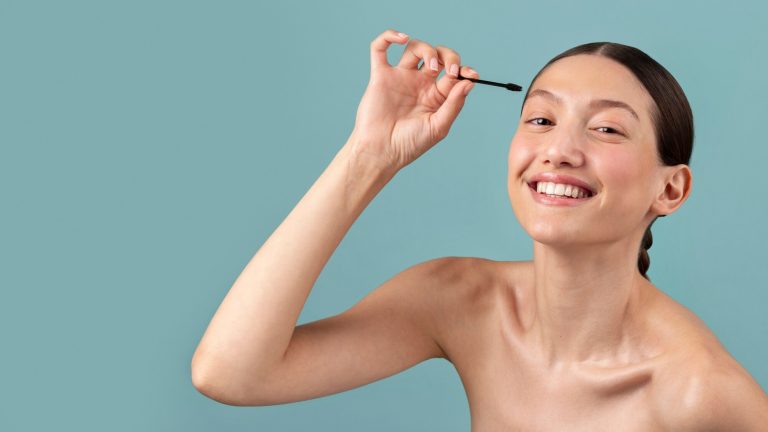 Augenbrauen-Laminierung im Salon und zu Hause: Was Sie beachten sollten