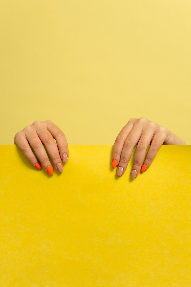 Feine Linien im Naildesign meistern