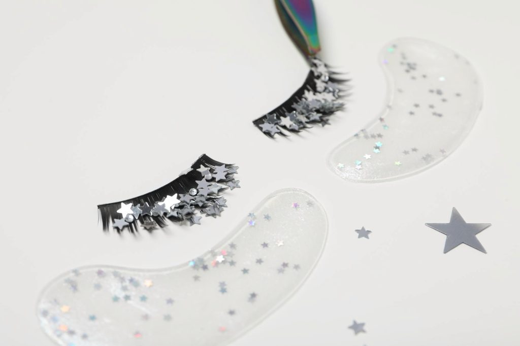 Trendige Wimpernlooks 2025: Saisonale Highlights von MONLIS Schule