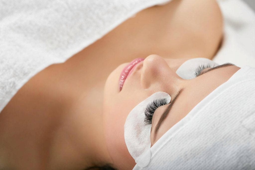 Vom Klassik- zum Volumenstil: Nächster Schritt der Wimpernverlängerung