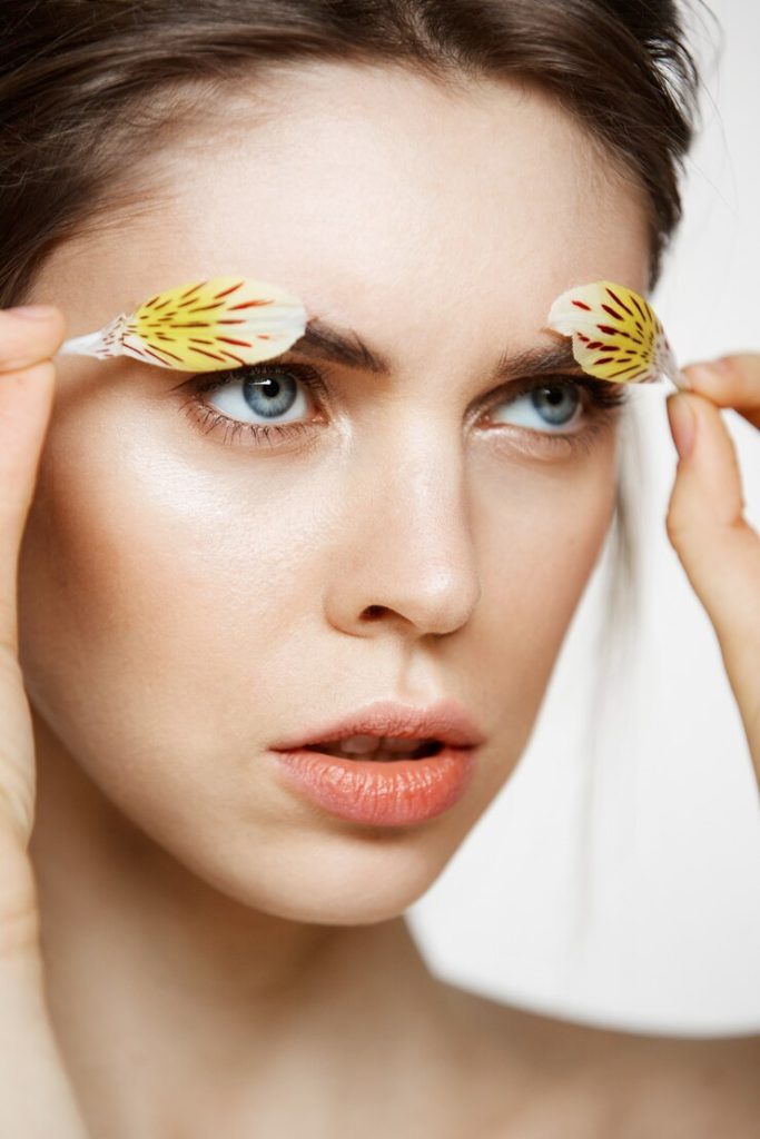 Die Wachstumsphasen der Wimpern: Anagen, Katagen und Telogen