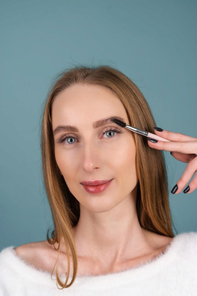 Warum Brow-Laminierung kein Ersatz für Make-up ist