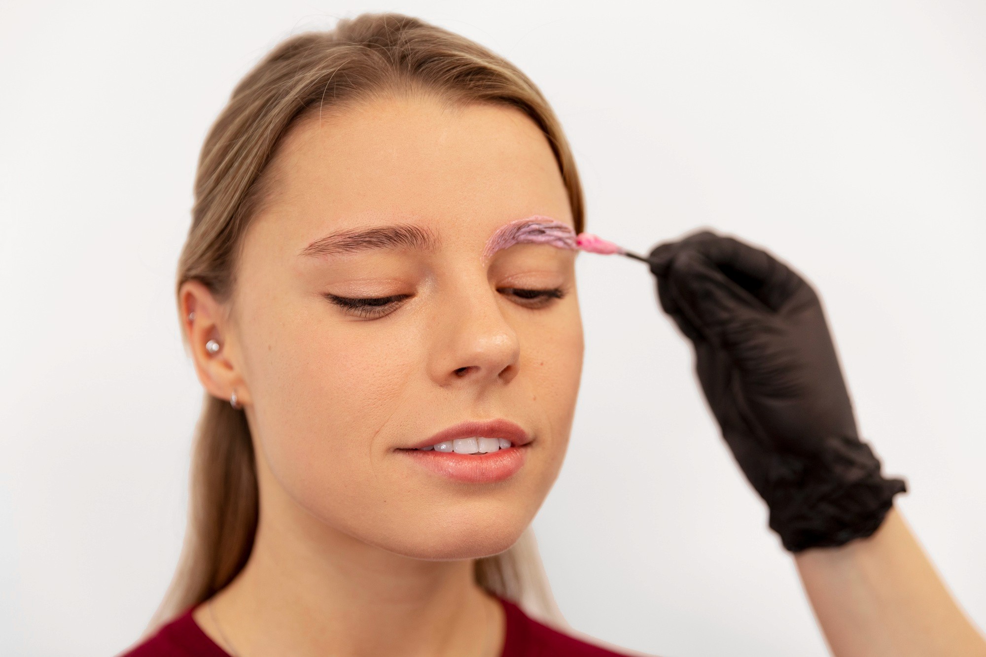 Chemie des Brow Lifts: Was passiert beim Laminieren der Augenbrauen?