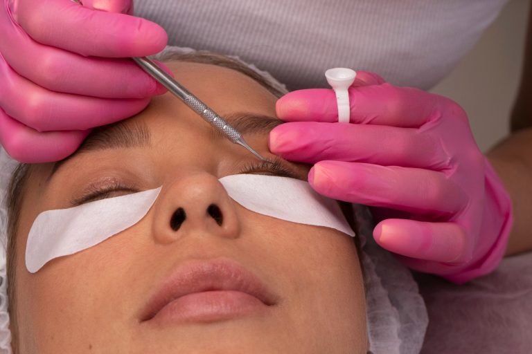 Keratin oder Botox? Die Wahl der richtigen Wimpernlaminierung