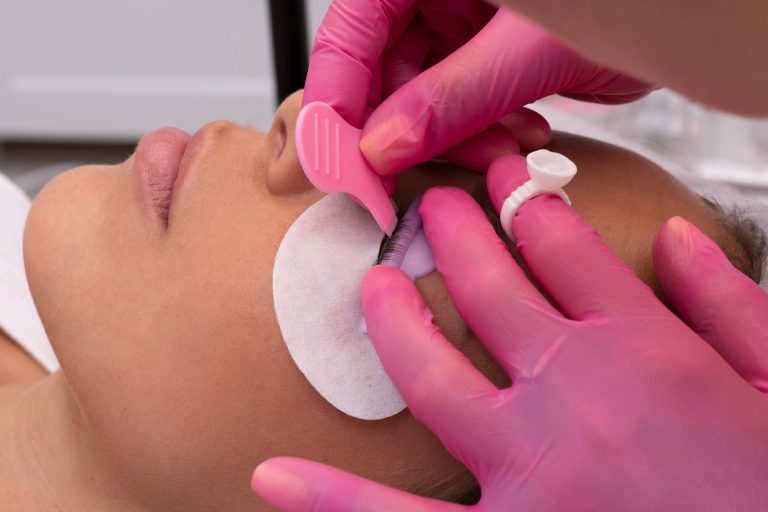 Optimale Beleuchtung für Wimpernlifting: Worauf Sie achten sollten