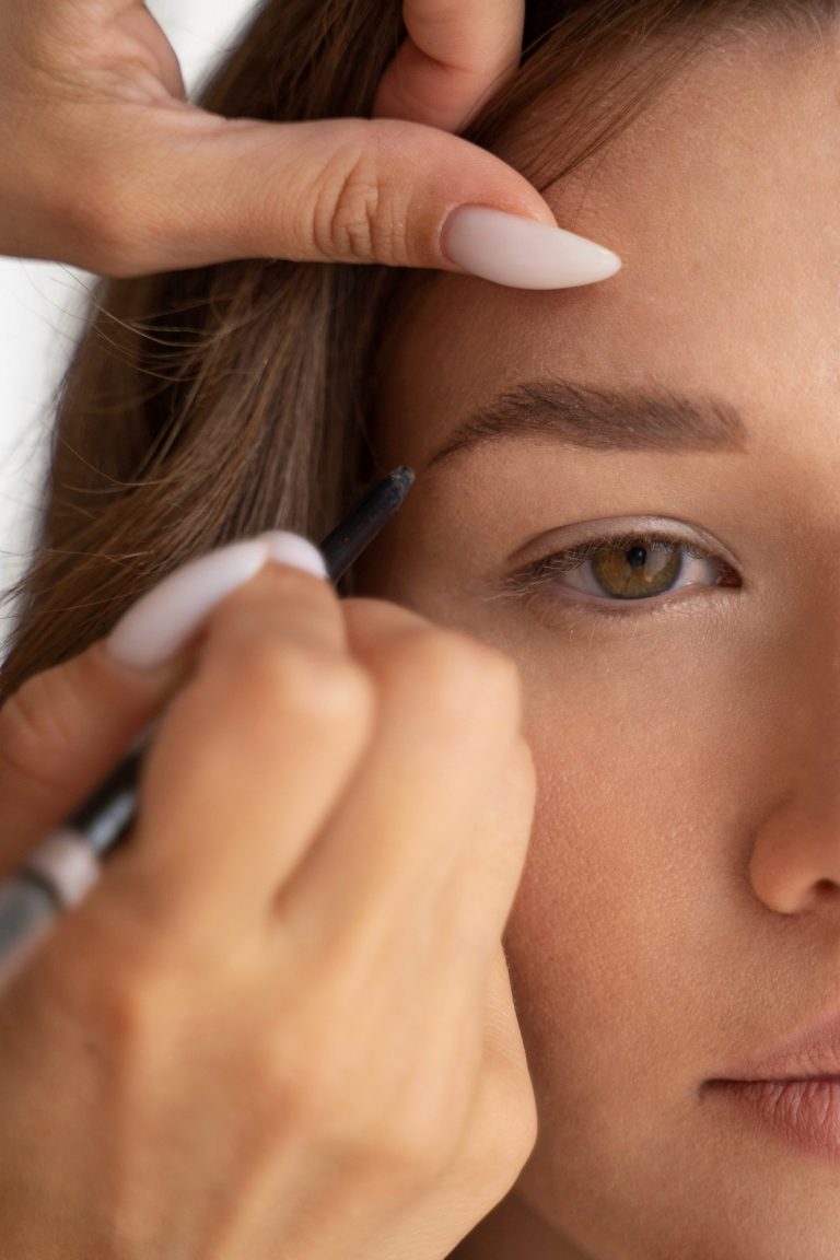 Brow-Trends im Wandel: Formen und Farben der letzten 20 Jahre