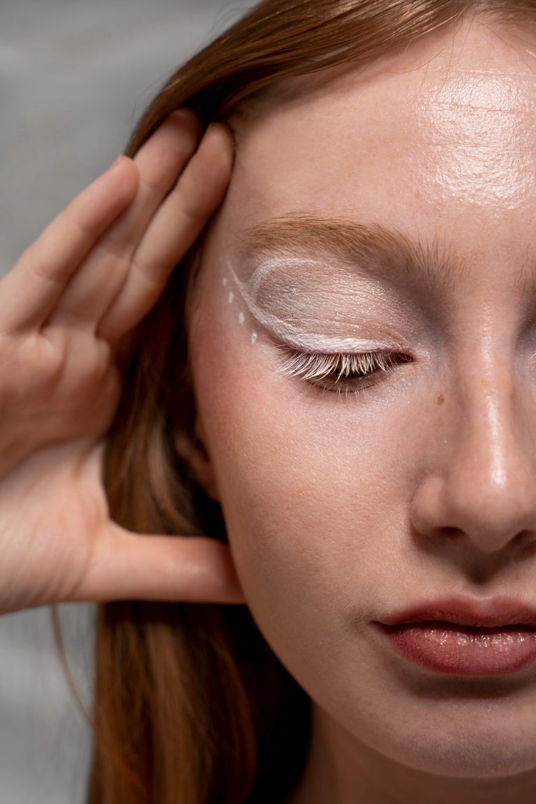 Graue Wimpern: Tipps für sichere und schöne Extensions