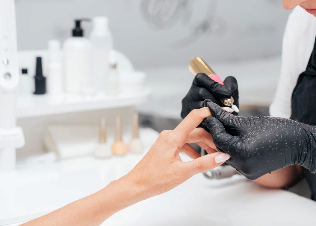 Apparativer Maniküre: Theorie und Technik – MONLIS Schule München