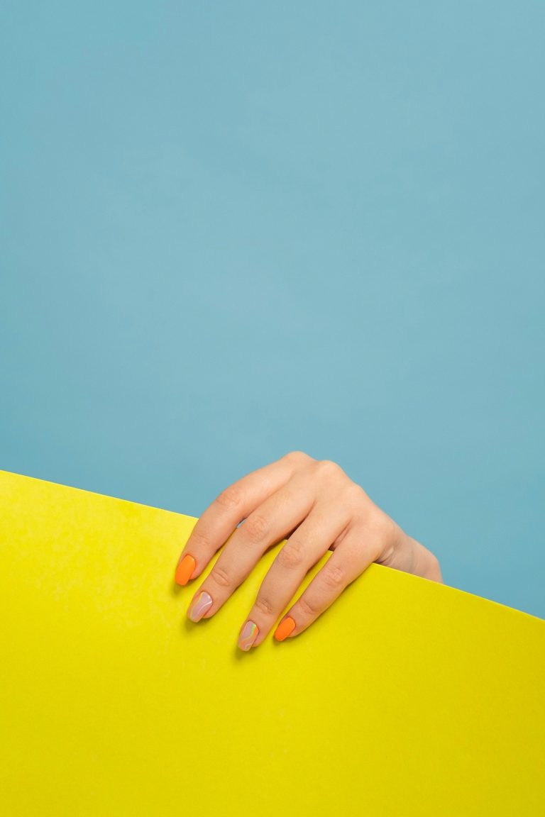 Maniküre mit Akzentnagel: Theorie & Umsetzung bei MONLIS Schule