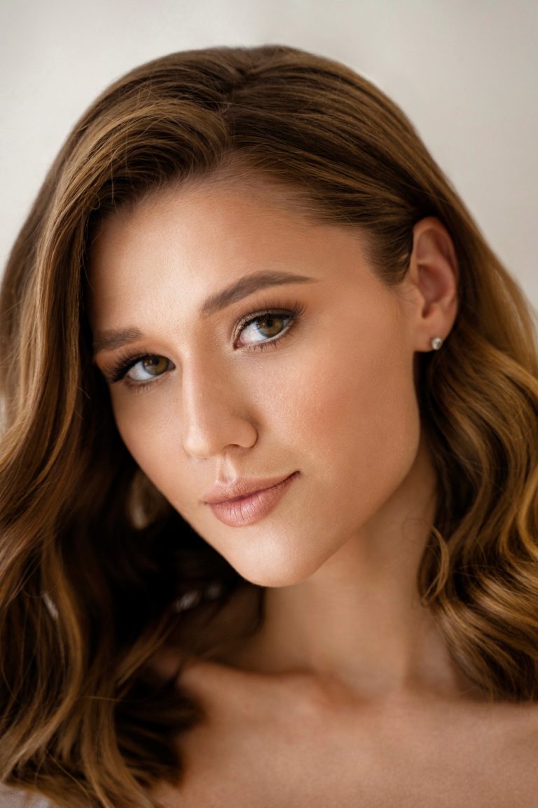 Quadratisches Gesicht: Mit Augenbrauen die Züge weicher wirken lassen