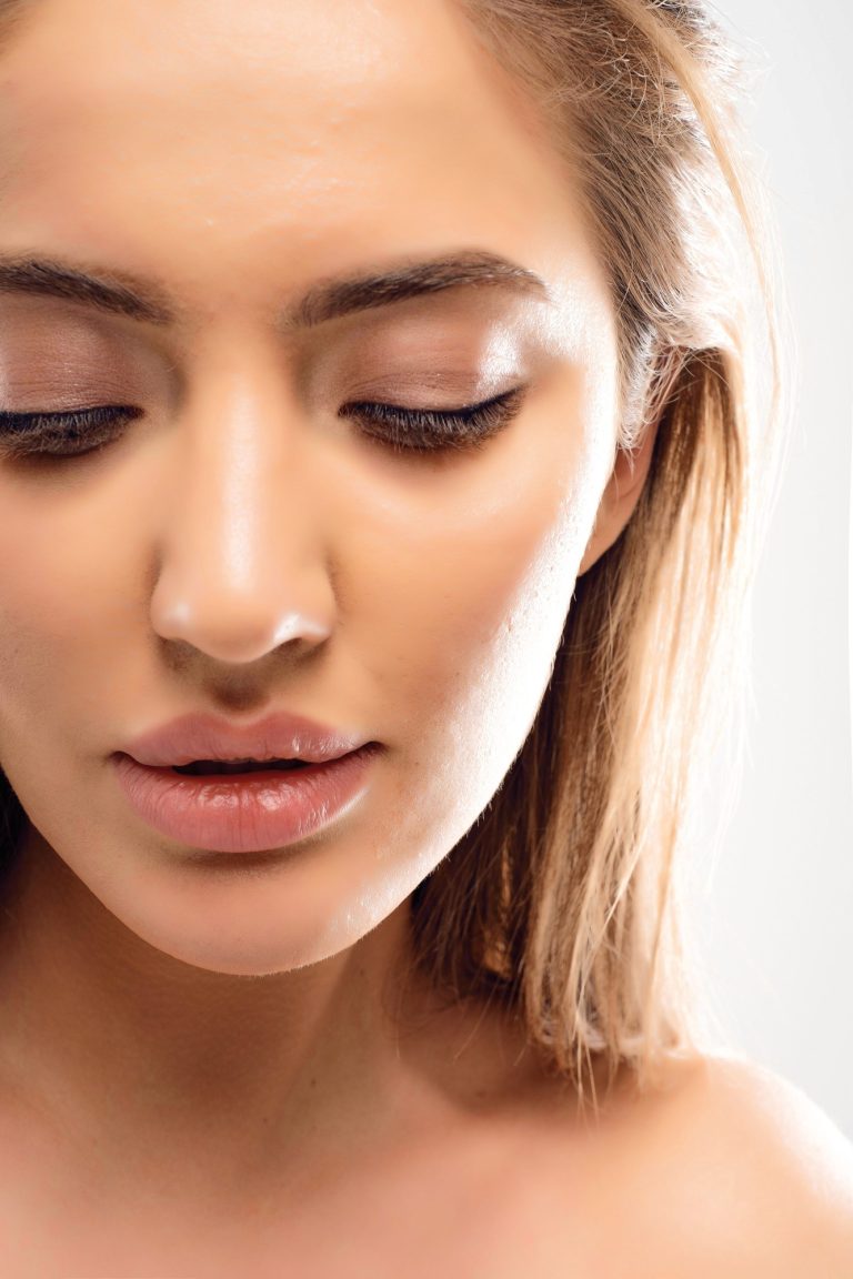 Einfluss fettiger Haut auf den Wimpernkranz – MONLIS Schule München