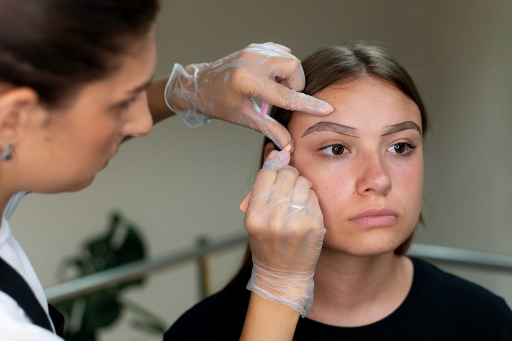 Ideale Augenbrauenbreite bestimmen – Profi-Tipps der MONLIS Schule