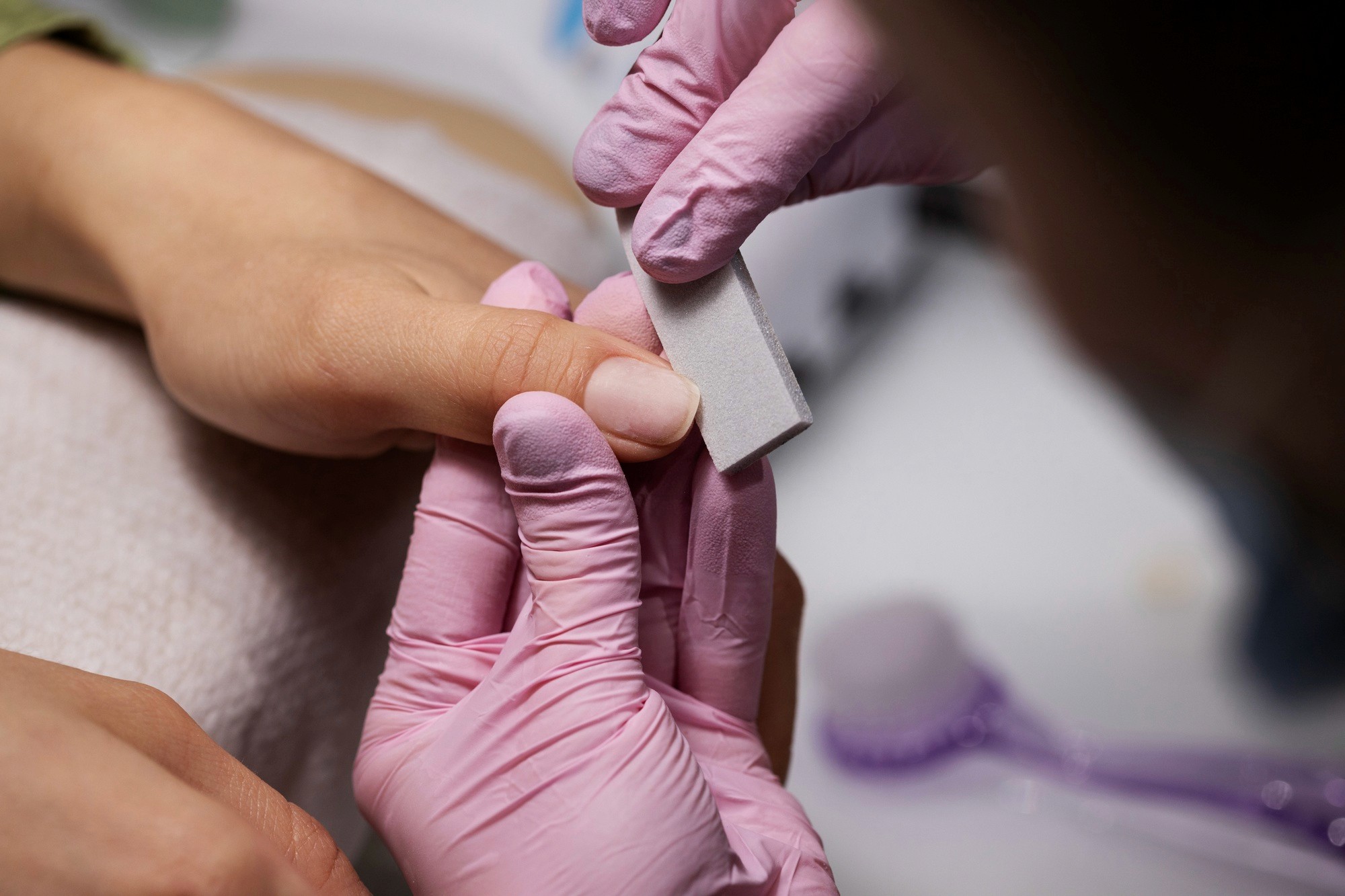 Polieren von Nagelplatte und Haut nach kombinierter Behandlung